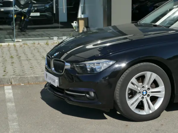 BMW 318 d Line Sport 3