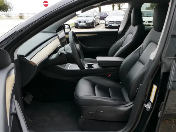 Tesla Model Y Standard 24