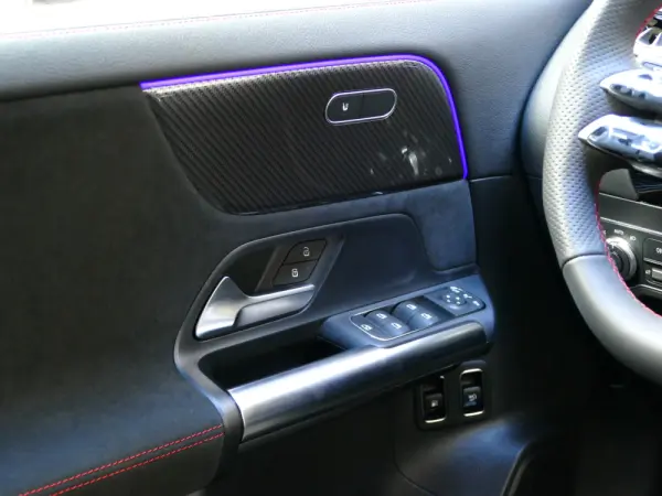 Mercedes-Benz GLA 250 e AMG Line 33