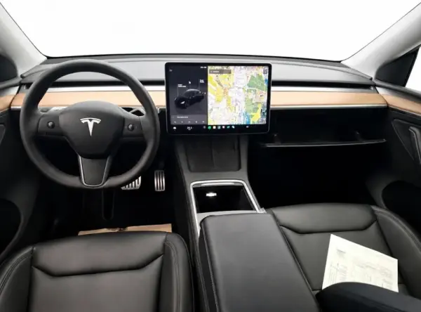 Tesla Model Y Performance Dual Motor AWD 6