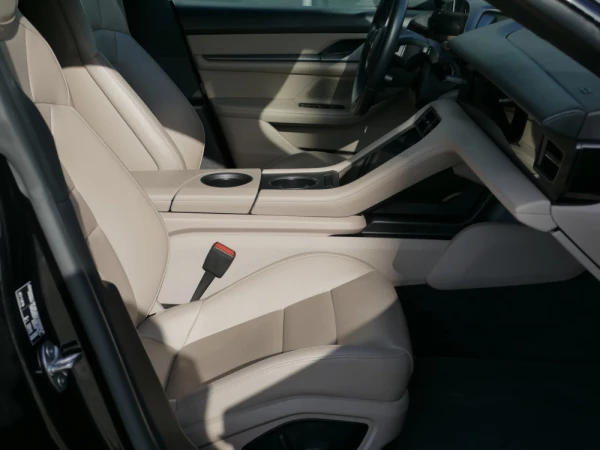 Porsche Taycan Sport Turismo 4S 36
