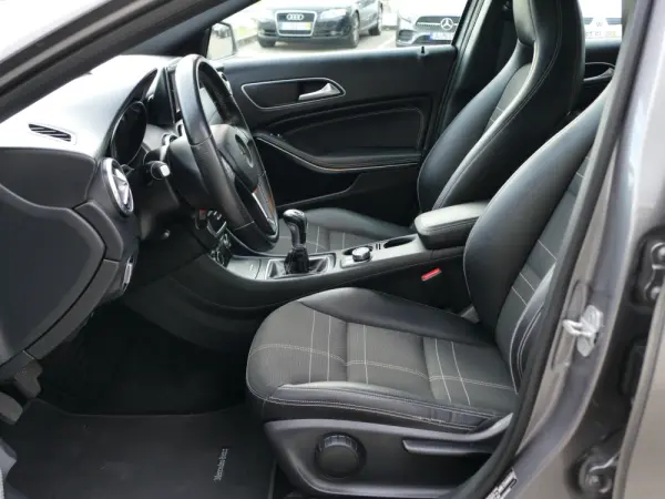 Mercedes-Benz GLA 180 CDi Urban 23