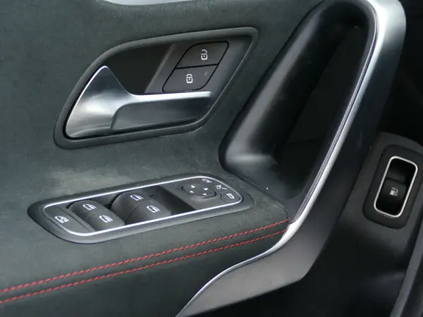 Mercedes-Benz CLA 250 e Shooting Brake AMG Line 41