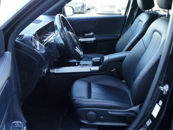 Mercedes-Benz EQB 300 4Matic 31