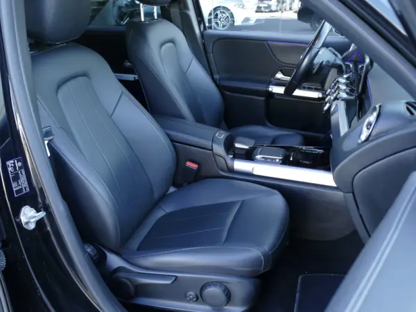 Mercedes-Benz EQB 300 4Matic 33