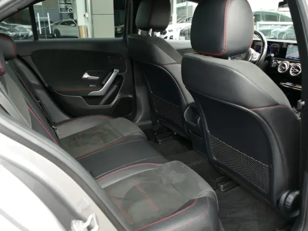 Mercedes-Benz A 180 Limousine d AMG Line Aut. 31