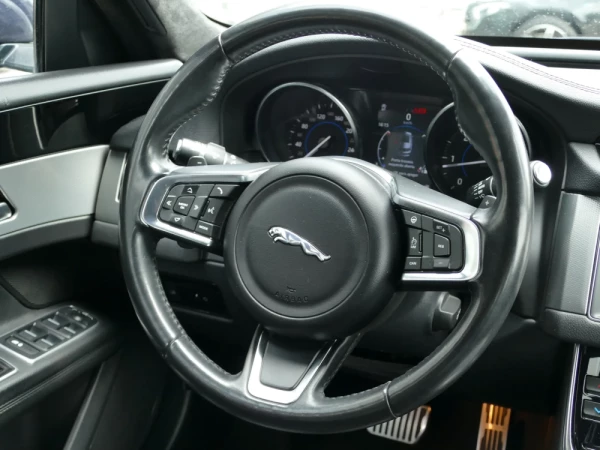 Jaguar XF Sportbrake 2.0 D Prestige Aut. 32