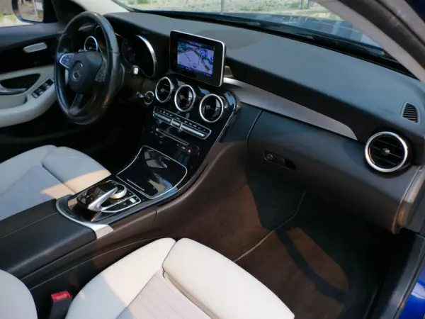 Mercedes-Benz C 300 h Avantgarde+ 28