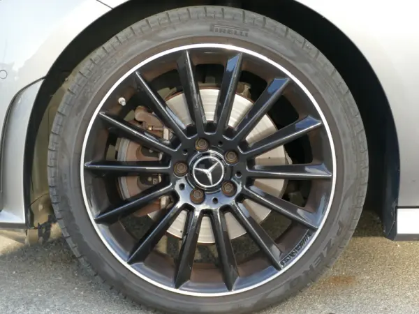 Mercedes-Benz CLA 250 e Shooting Brake AMG Line 5