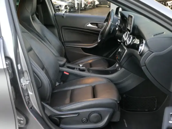Mercedes-Benz GLA 220 d Urban 30