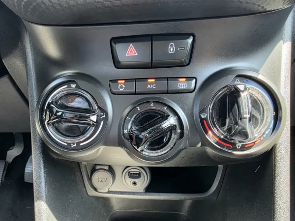 Peugeot 208 1.6 BlueHDi Style 11