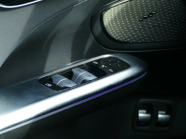 Mercedes-Benz C 300 e AMG Line 32