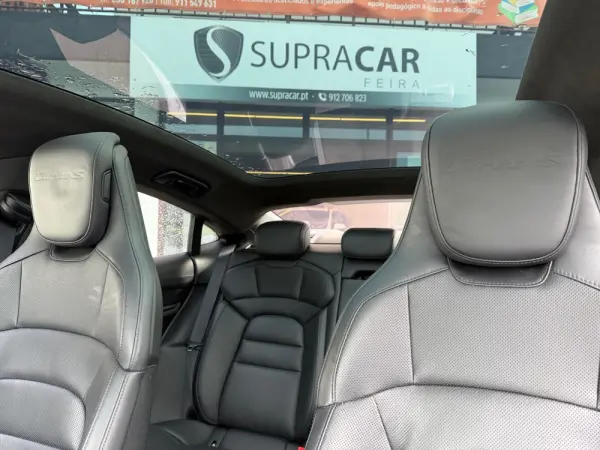 Porsche Taycan Turbo S 19