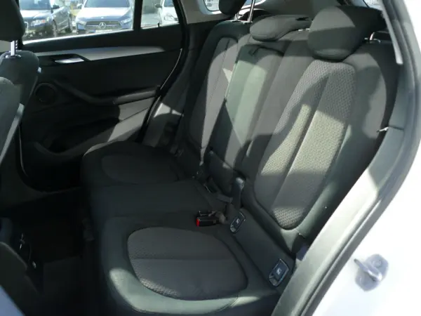 BMW X1 16 d sDrive Advantage 34