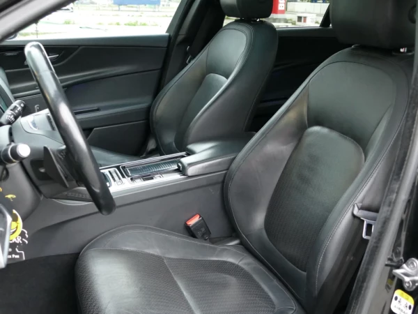 Jaguar XE 2.0 D R-Sport Aut. 12