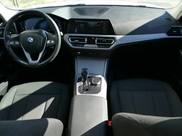 BMW 330 e iPerformance Advantage 37