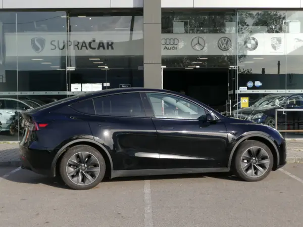 Tesla Model Y Standard 38