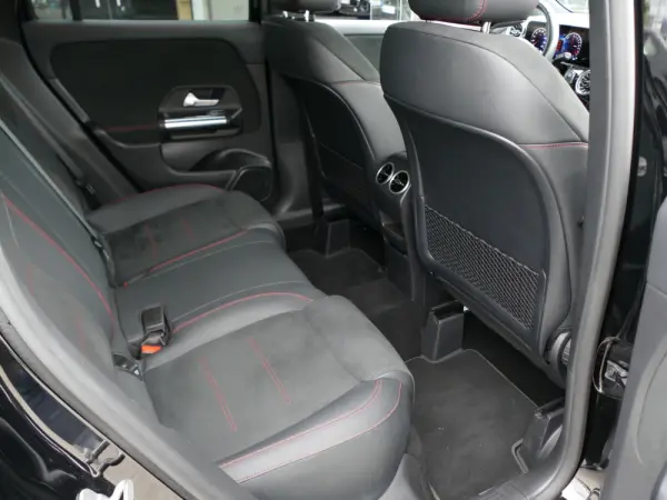 Mercedes-Benz GLA 250 e AMG Line 32