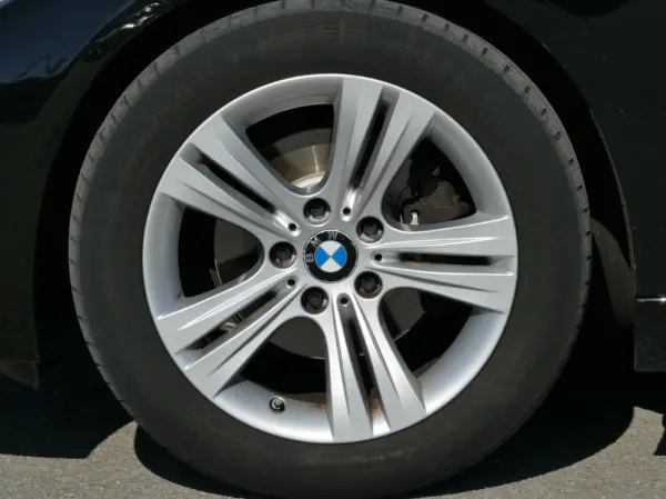 BMW 318 d Line Sport 7