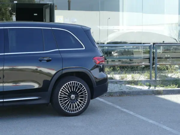 Mercedes-Benz EQB 300 4Matic 17