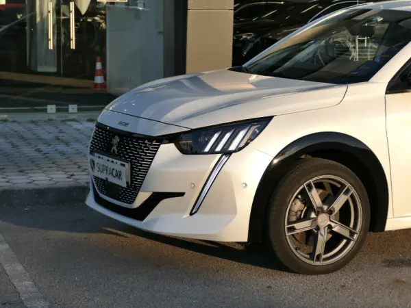 Peugeot e-208 50 kWh GT 3