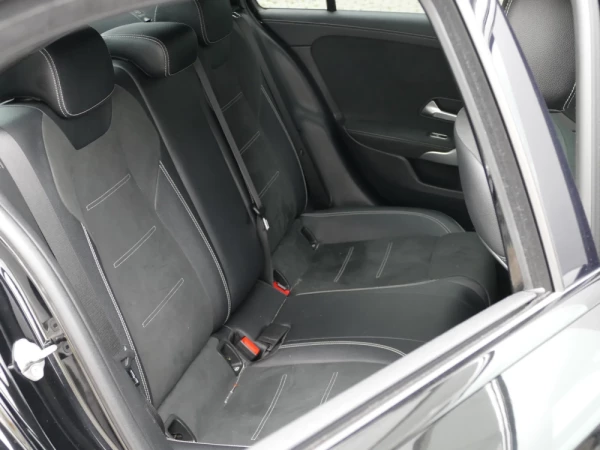 Mercedes-Benz A 250 Limousine e AMG Line 27