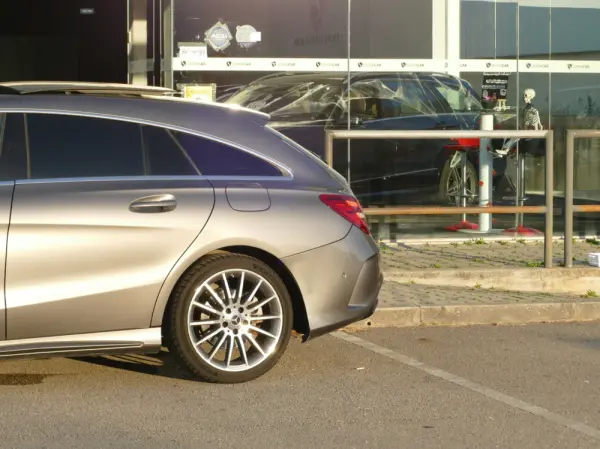 Mercedes-Benz CLA 200 d Shooting Brake AMG Line Aut. 16