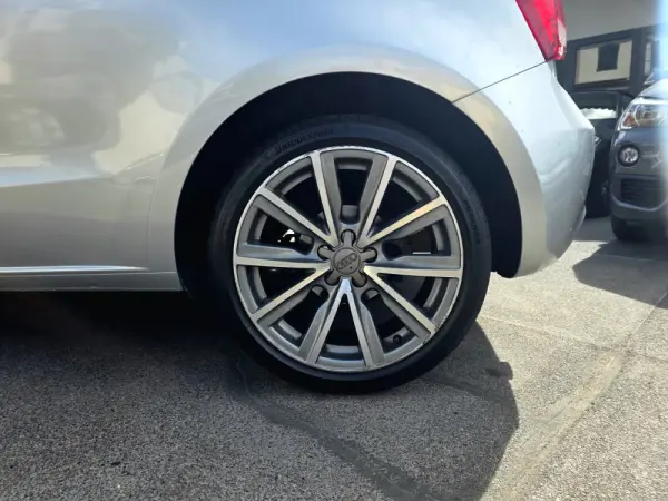 Audi A1 1.6 TDI S-line 11