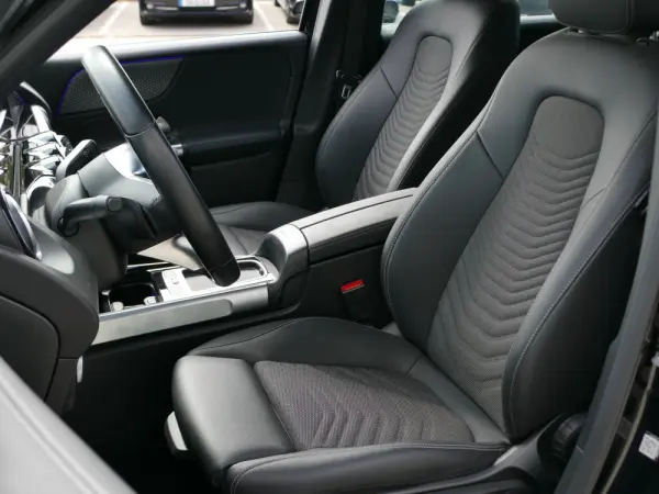 Mercedes-Benz EQB 300 4Matic Progressive 28
