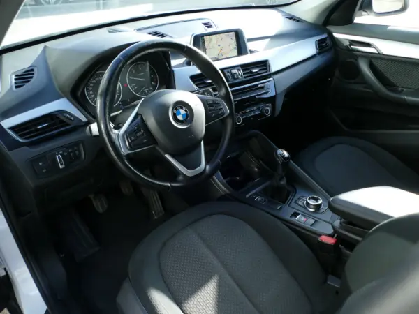 BMW X1 16 d sDrive Advantage 27