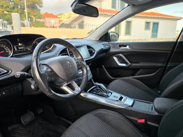 Peugeot 308 1.5 BlueHDi Style EAT8 18