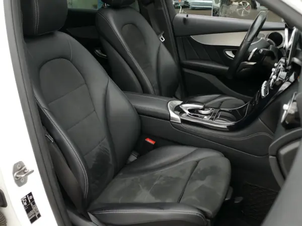 Mercedes-Benz GLC 220 d 4Matic 9G-TRONIC AMG Line 33