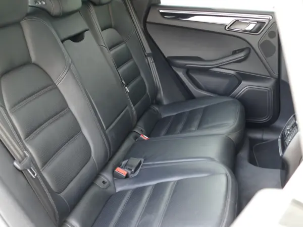 Porsche Macan S 36
