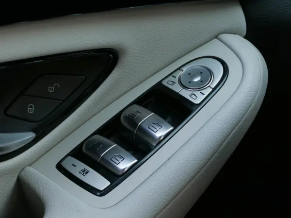 Mercedes-Benz C 300 h Avantgarde+ 35