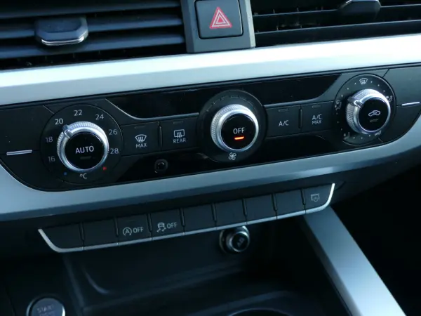 Audi A4 Avant 2.0 TDI 21