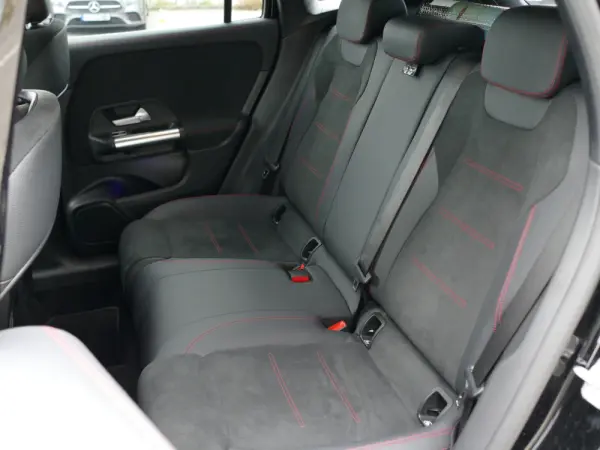 Mercedes-Benz GLA 250 e AMG Line 33