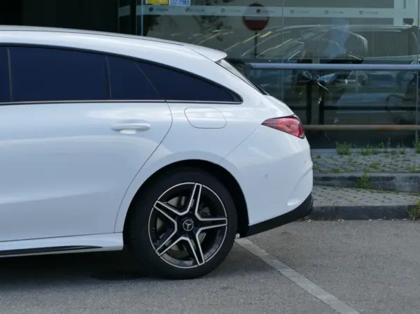 Mercedes-Benz CLA 250 e Shooting Brake AMG Line 15