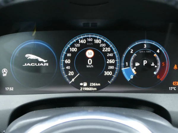 Jaguar XE 2.0 D R-Sport Aut. 10