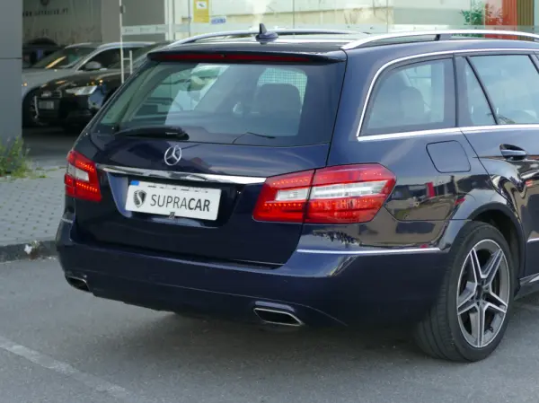 Mercedes-Benz E 220 CDi Avantgarde BE Auto. 6