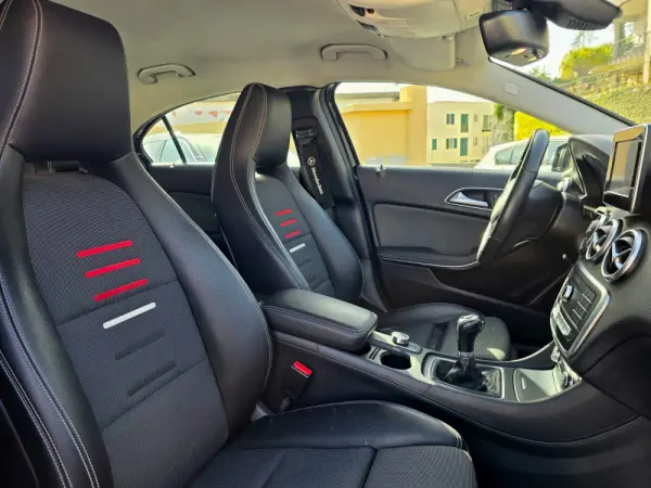 Mercedes-Benz A 180 d Urban 12