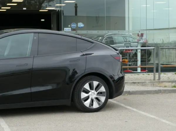 Tesla Model Y Standard 16