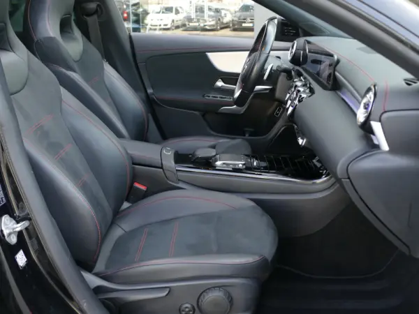 Mercedes-Benz CLA 250 e Shooting Brake AMG Line 36