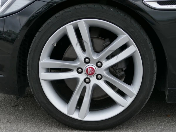 Jaguar XE 2.0 D R-Sport Aut. 5