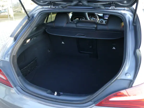 Mercedes-Benz CLA 200 d Shooting Brake AMG Line Aut. 13