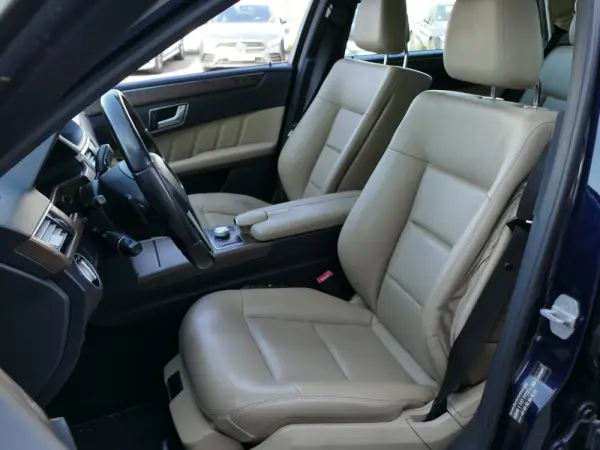 Mercedes-Benz E 220 CDi Avantgarde BE Auto. 26