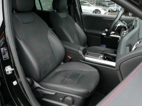Mercedes-Benz GLA 250 e AMG Line 30