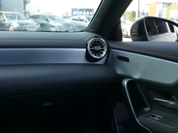 Mercedes-Benz CLA 250 e Shooting Brake AMG Line 42