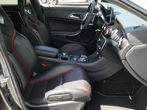 Mercedes-Benz CLA 45 AMG Shooting Brake 4-Matic 36
