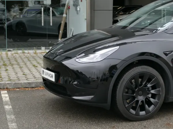 Tesla Model Y Tração Traseira 3