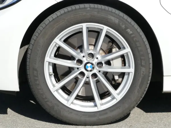 BMW 330 e iPerformance Advantage 7